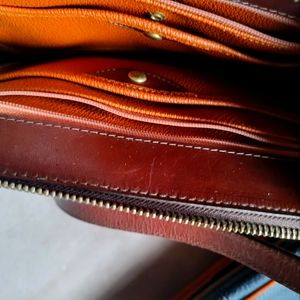 Authentic Vintage Dooney & Bourke criss body pebble leather